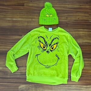 The Grinch women’s sweater and beanie